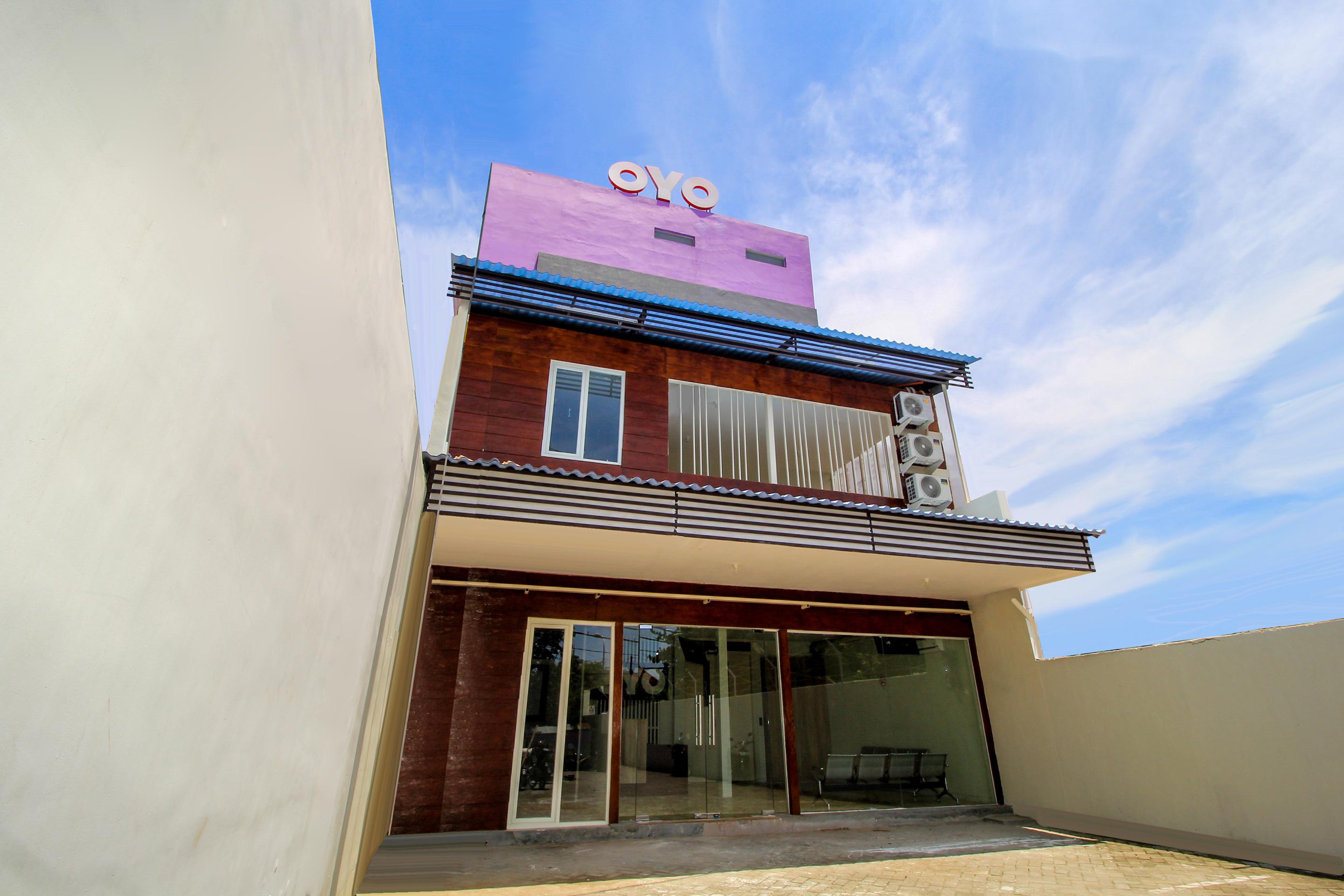 Vaccinated Staff - OYO 168 K-15 Residence Surabaya Exterior foto
